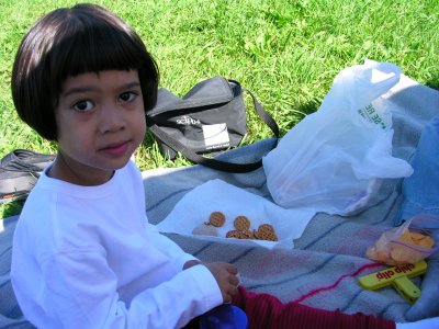 Mia picnicking
