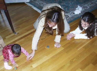 Mia playing with Lindsay and Toni (Thanksgiving 2001)