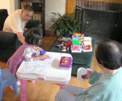 Mia with Grandpop and Lola before Thanksgiving dinner