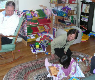 Mia with Larry and Lola before Thanksgiving dinner